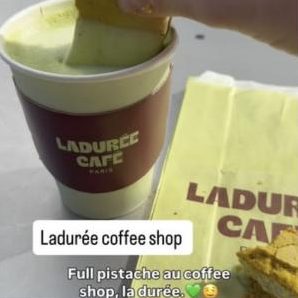Macaron pistache chez Ladurée Coffee Shop
